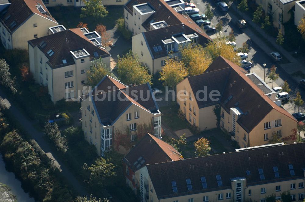 Berlin von oben - Mehrfamilienhaus- Wohngebiete südlich der A10 / E55 in Berlin-Karow