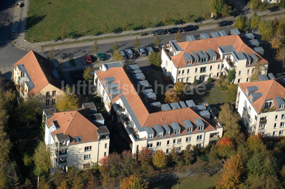 Luftbild Berlin - Mehrfamilienhaus- Wohngebiete südlich der A10 / E55 in Berlin-Karow