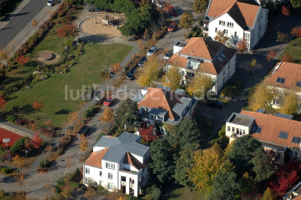 Luftbild Berlin - Mehrfamilienhaus- Wohngebiete südlich der A10 / E55 in Berlin-Karow