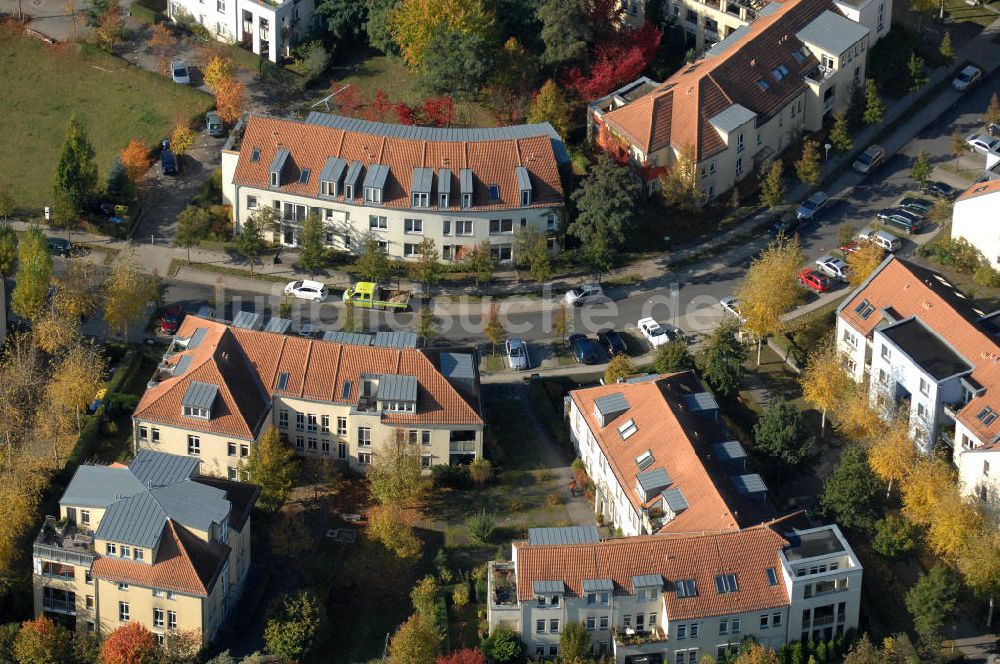 Luftaufnahme Berlin - Mehrfamilienhaus- Wohngebiete südlich der A10 / E55 in Berlin-Karow