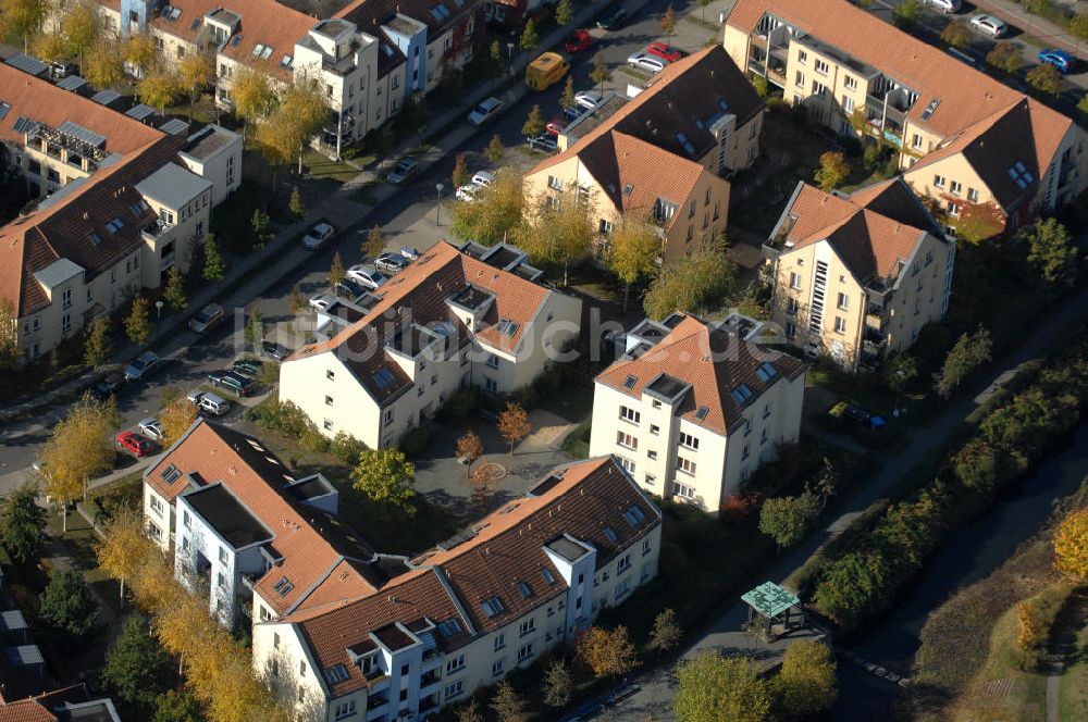 Berlin aus der Vogelperspektive: Mehrfamilienhaus- Wohngebiete südlich der A10 / E55 in Berlin-Karow