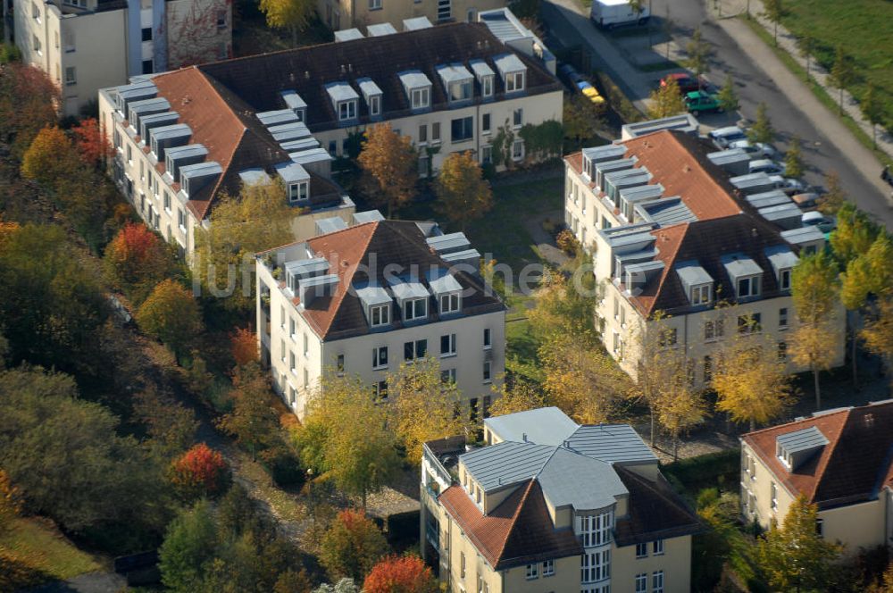 Luftbild Berlin - Mehrfamilienhaus- Wohngebiete südlich der A10 / E55 in Berlin-Karow