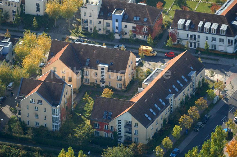 Berlin von oben - Mehrfamilienhaus- Wohngebiete südlich der A10 / E55 in Berlin-Karow