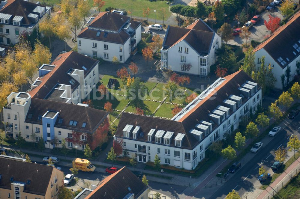 Berlin aus der Vogelperspektive: Mehrfamilienhaus- Wohngebiete südlich der A10 / E55 in Berlin-Karow