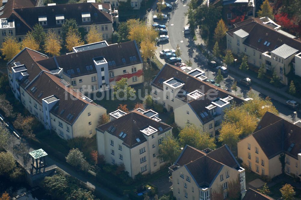 Berlin von oben - Mehrfamilienhaus- Wohngebiete südlich der A10 / E55 in Berlin-Karow