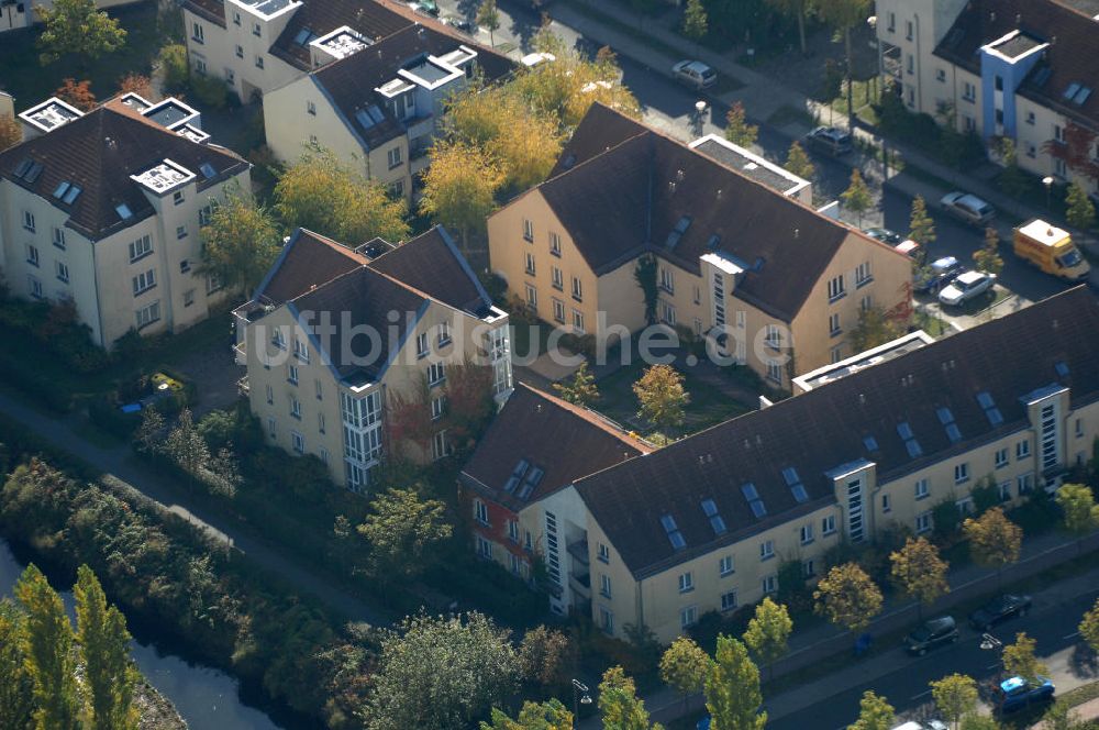 Berlin aus der Vogelperspektive: Mehrfamilienhaus- Wohngebiete südlich der A10 / E55 in Berlin-Karow