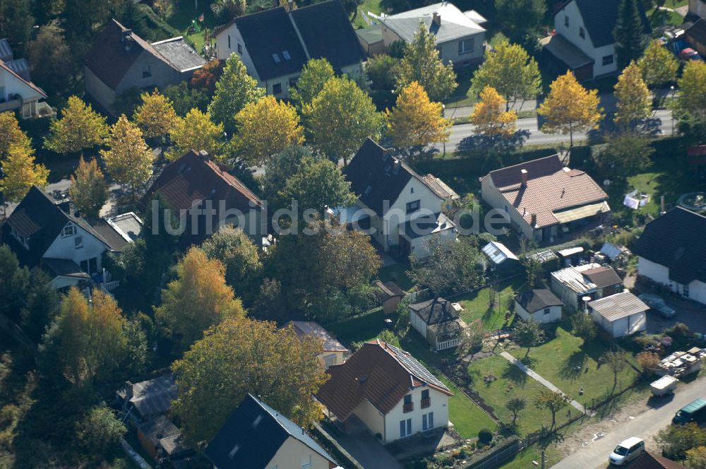 Luftaufnahme Berlin - Mehrfamilienhaus- Wohngebiete südlich der A10 / E55 in Berlin-Karow