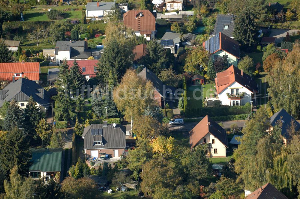 Luftaufnahme Berlin - Mehrfamilienhaus- Wohngebiete südlich der A10 / E55 in Berlin-Karow