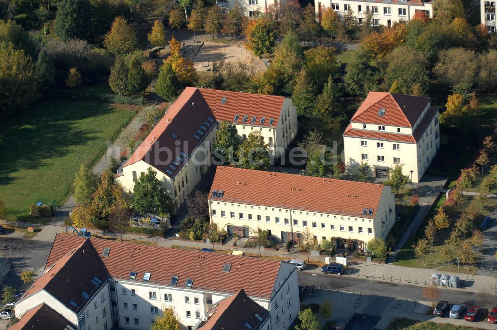 Luftaufnahme Berlin - Mehrfamilienhaus- Wohngebiete südlich der A10 / E55 in Berlin-Karow