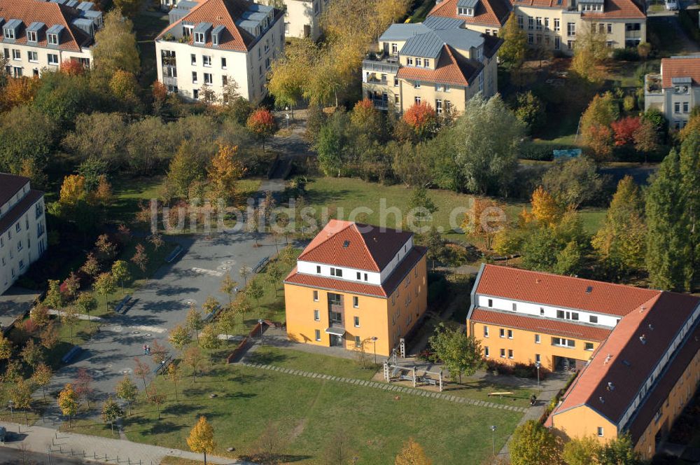 Berlin von oben - Mehrfamilienhaus- Wohngebiete südlich der A10 / E55 in Berlin-Karow