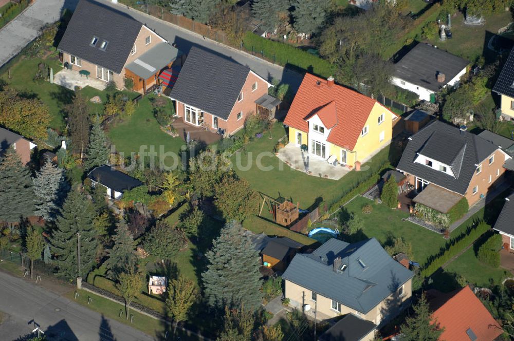 Berlin von oben - Mehrfamilienhaus- Wohngebiete südlich der A10 / E55 in Berlin-Karow