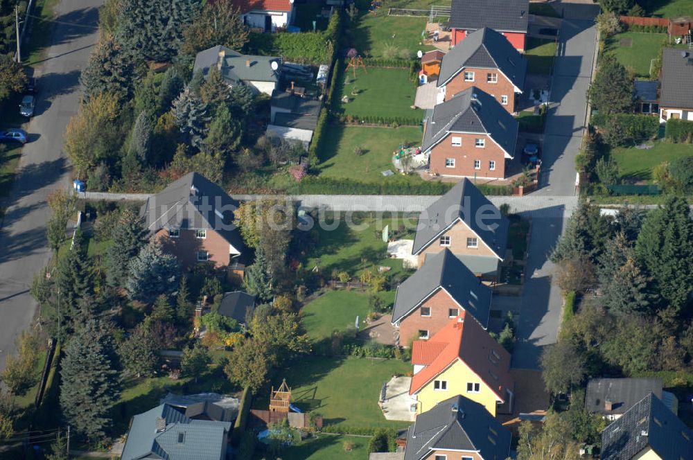 Berlin von oben - Mehrfamilienhaus- Wohngebiete südlich der A10 / E55 in Berlin-Karow