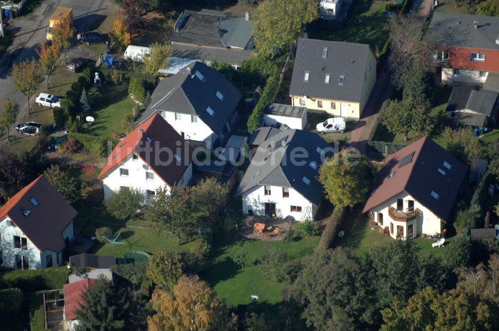 Berlin aus der Vogelperspektive: Mehrfamilienhaus- Wohngebiete südlich der A10 / E55 in Berlin-Karow