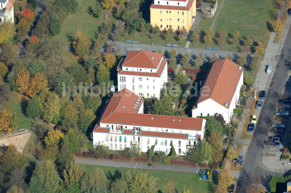 Berlin von oben - Mehrfamilienhaus- Wohngebiete südlich der A10 / E55 in Berlin-Karow