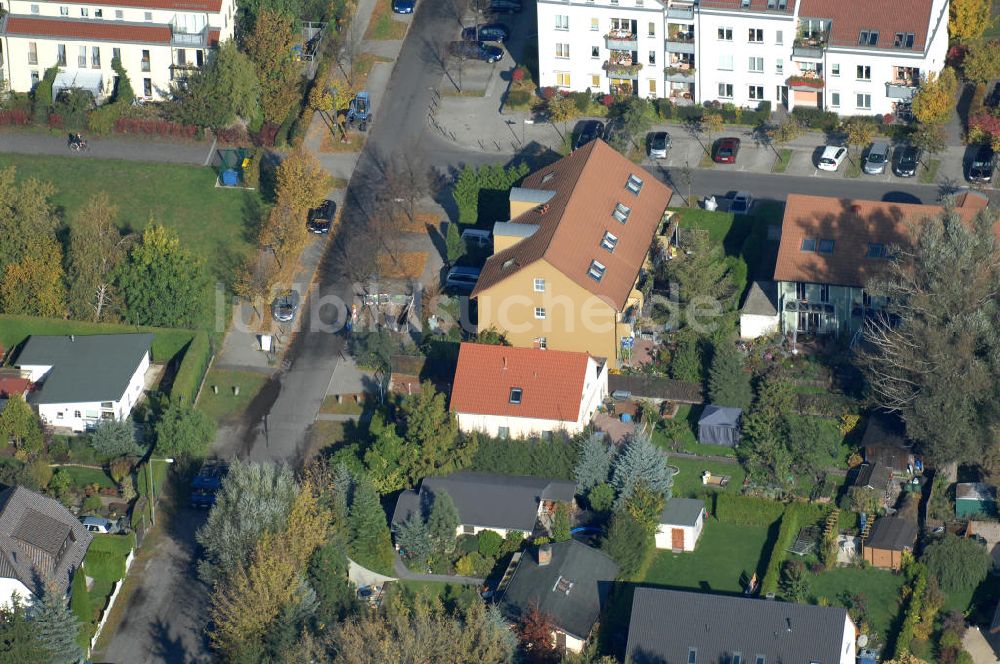 Berlin aus der Vogelperspektive: Mehrfamilienhaus- Wohngebiete südlich der A10 / E55 in Berlin-Karow