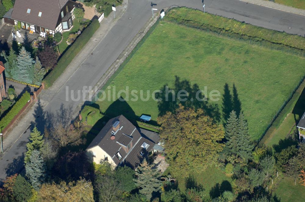 Berlin von oben - Mehrfamilienhaus- Wohngebiete südlich der A10 / E55 in Berlin-Karow