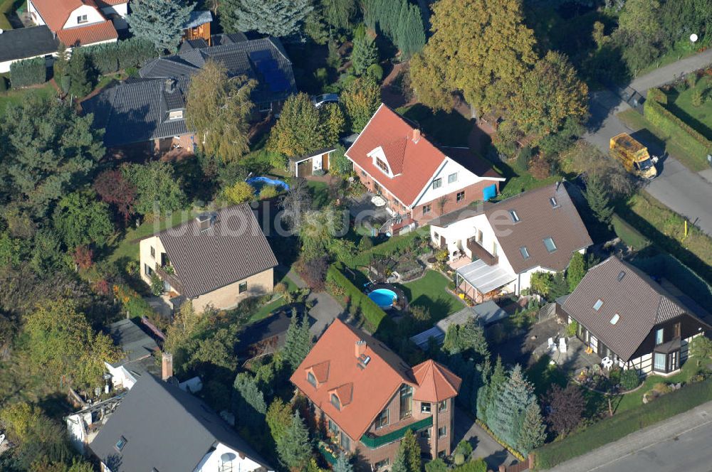 Berlin von oben - Mehrfamilienhaus- Wohngebiete südlich der A10 / E55 in Berlin-Karow