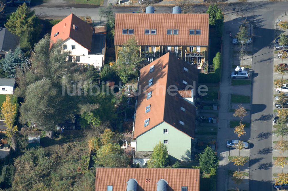 Luftbild Berlin - Mehrfamilienhaus- Wohngebiete südlich der A10 / E55 in Berlin-Karow