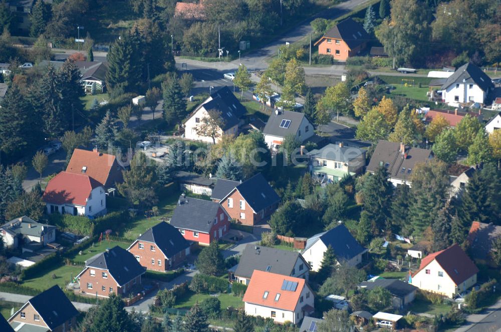 Berlin von oben - Mehrfamilienhaus- Wohngebiete südlich der A10 / E55 in Berlin-Karow