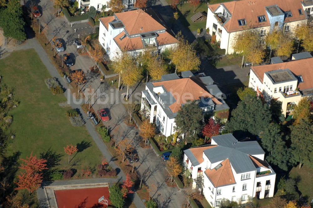 Luftaufnahme Berlin - Mehrfamilienhaus- Wohngebiete südlich der A10 / E55 in Berlin-Karow