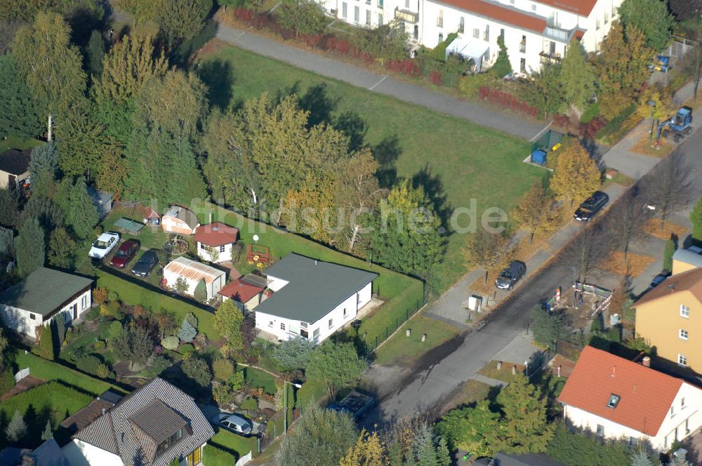 Luftaufnahme Berlin - Mehrfamilienhaus- Wohngebiete südlich der A10 / E55 in Berlin-Karow