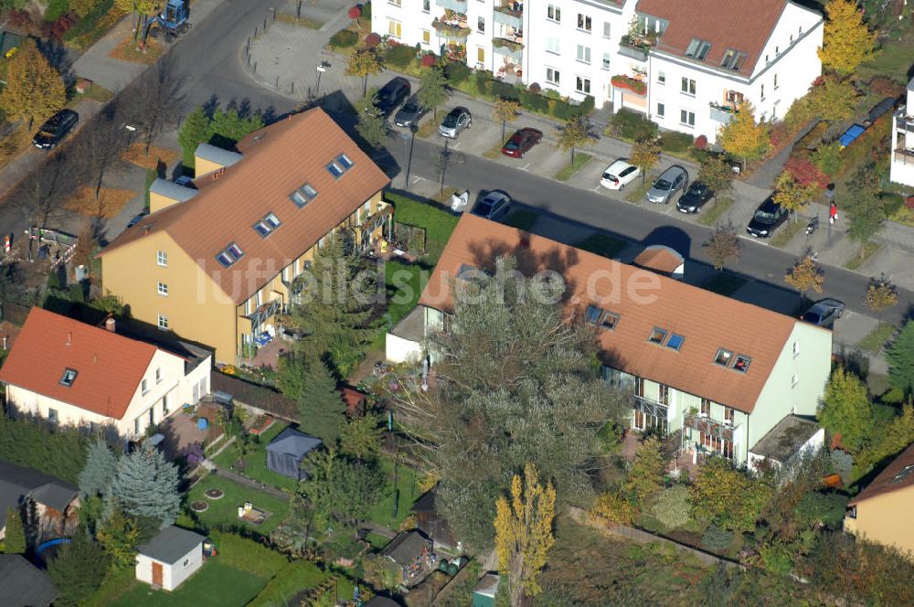 Berlin von oben - Mehrfamilienhaus- Wohngebiete südlich der A10 / E55 in Berlin-Karow