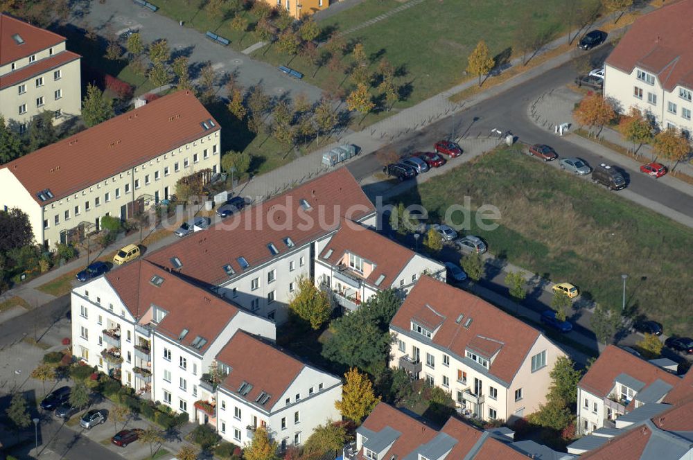 Berlin aus der Vogelperspektive: Mehrfamilienhaus- Wohngebiete südlich der A10 / E55 in Berlin-Karow