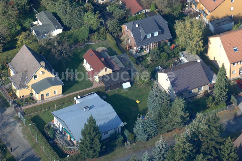 Berlin aus der Vogelperspektive: Mehrfamilienhaus- Wohngebiete südlich der A10 / E55 in Berlin-Karow