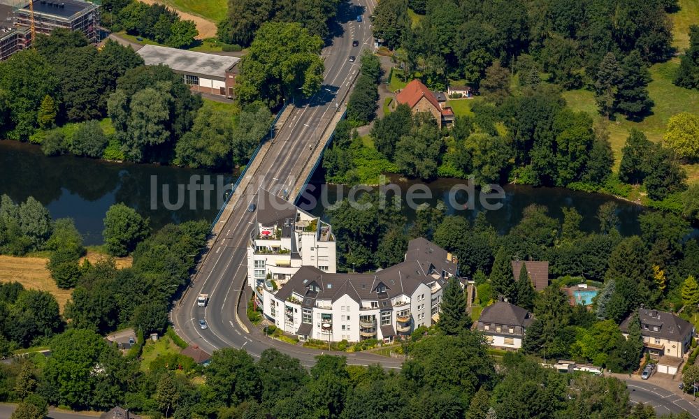 Luftbild Witten - Mehrfamilienhaus und Wohngebäude- Komplex am Ufer der Ruhr an der Ruhrstraße in Witten im Bundesland Nordrhein-Westfalen