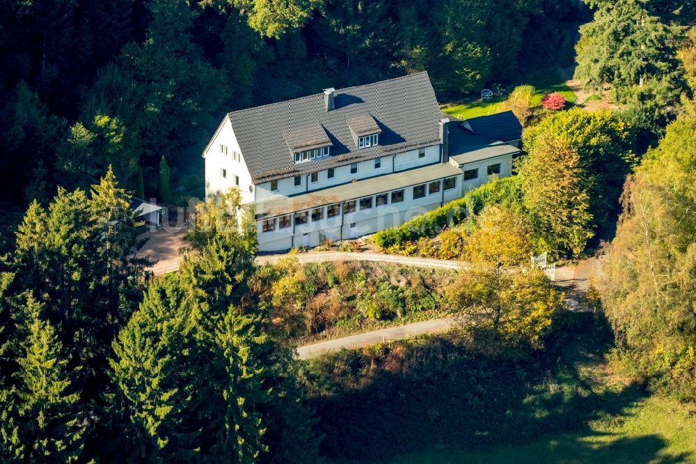 Meschede aus der Vogelperspektive: Mehrfamilienhauss am Köppelkopf in Meschede im Bundesland Nordrhein-Westfalen