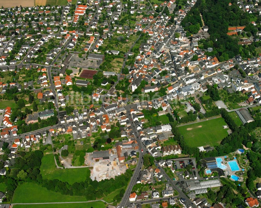 Bad Camberg aus der Vogelperspektive: Mehrfamilienhaussiedlung in Bad Camberg im Bundesland Hessen, Deutschland