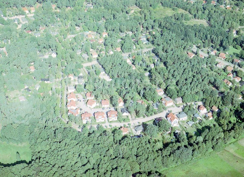 Schildow / Brandenburg aus der Vogelperspektive: Mehrfamilienhaussiedlung im Bereich der Hauptstraße in Schildow / Brandenburg