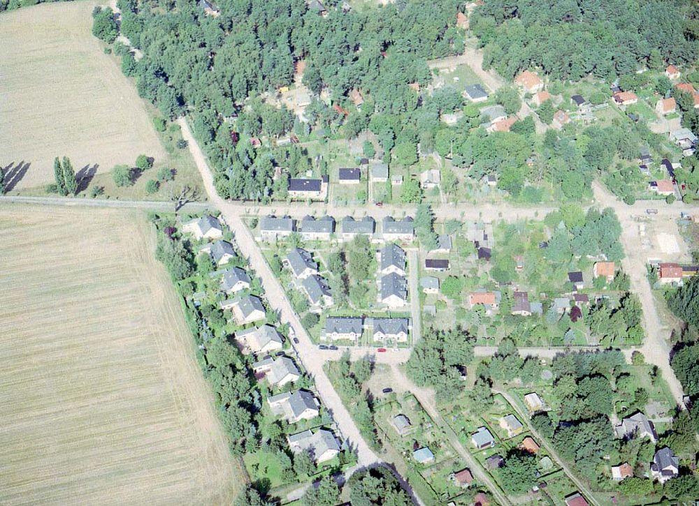 Schildow / Brandenburg aus der Vogelperspektive: Mehrfamilienhaussiedlung im Bereich der Hauptstraße in Schildow / Brandenburg