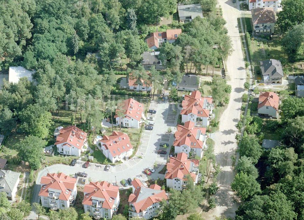 Schildow / Brandenburg aus der Vogelperspektive: Mehrfamilienhaussiedlung im Bereich der Hauptstraße in Schildow / Brandenburg