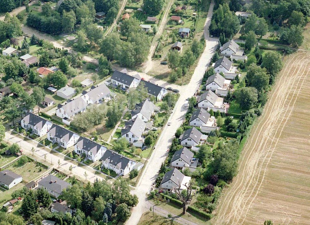 Schildow / Brandenburg aus der Vogelperspektive: Mehrfamilienhaussiedlung im Bereich der Hauptstraße in Schildow / Brandenburg