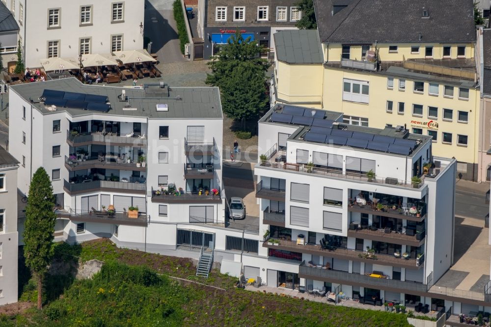 Arnsberg aus der Vogelperspektive: Mehrfamilienhaussiedlung an der Bömerstraße in Arnsberg im Bundesland Nordrhein-Westfalen, Deutschland