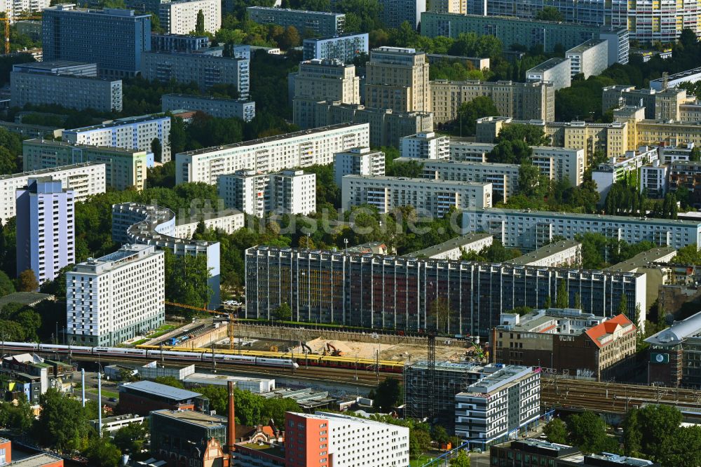 Luftbild Berlin - Mehrfamilienhaussiedlung Büro- und Wohncampus LXK im Ortsteil Friedrichshain in Berlin, Deutschland