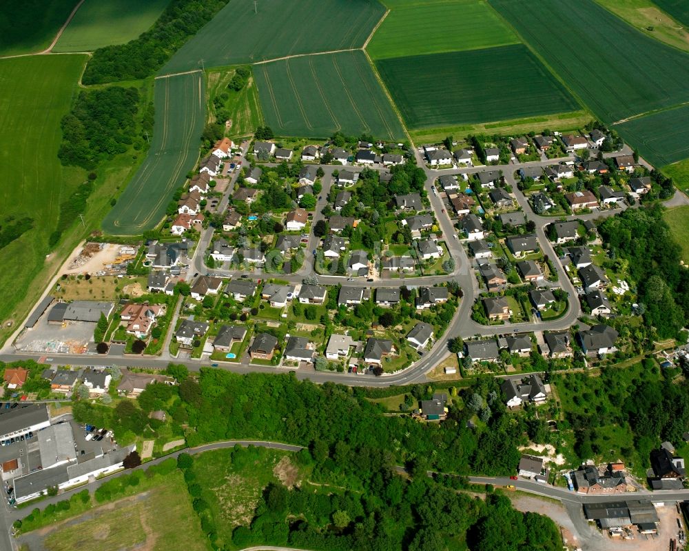 Dauborn aus der Vogelperspektive: Mehrfamilienhaussiedlung in Dauborn im Bundesland Hessen, Deutschland