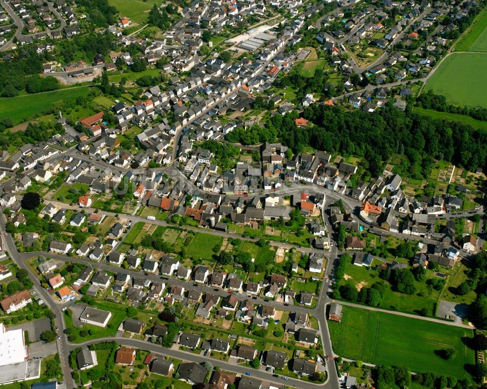 Dauborn von oben - Mehrfamilienhaussiedlung in Dauborn im Bundesland Hessen, Deutschland