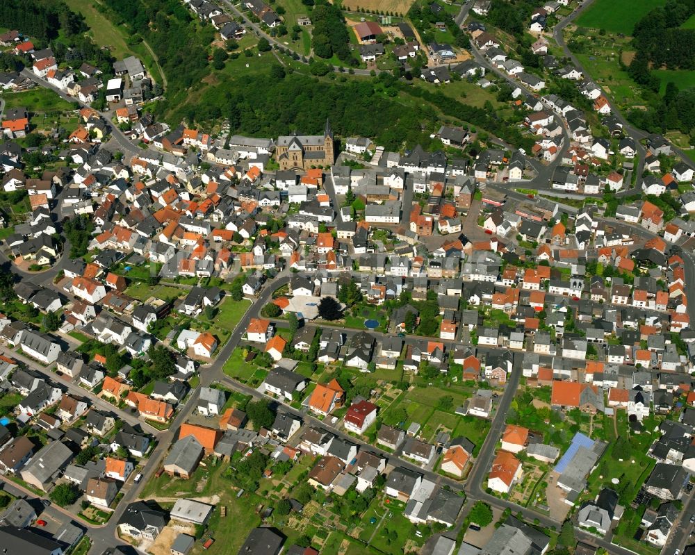 Eisenbach von oben - Mehrfamilienhaussiedlung in Eisenbach im Bundesland Hessen, Deutschland