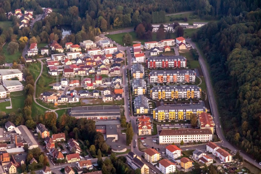 Luftaufnahme Lahr/Schwarzwald - Mehrfamilienhaussiedlung im Gebäudekomplex der ehemaligen Militär- Kaserne in Lahr/Schwarzwald im Bundesland Baden-Württemberg, Deutschland