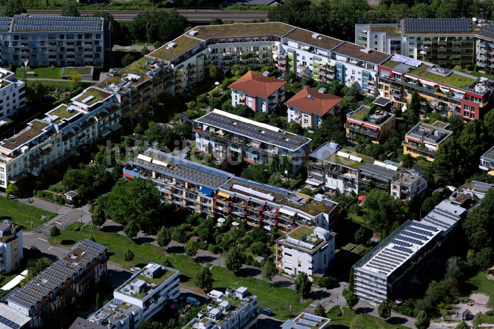 Luftaufnahme Freiburg im Breisgau - Mehrfamilienhaussiedlung an der Georg-Elser-Straße in Freiburg im Breisgau im Bundesland Baden-Württemberg, Deutschland