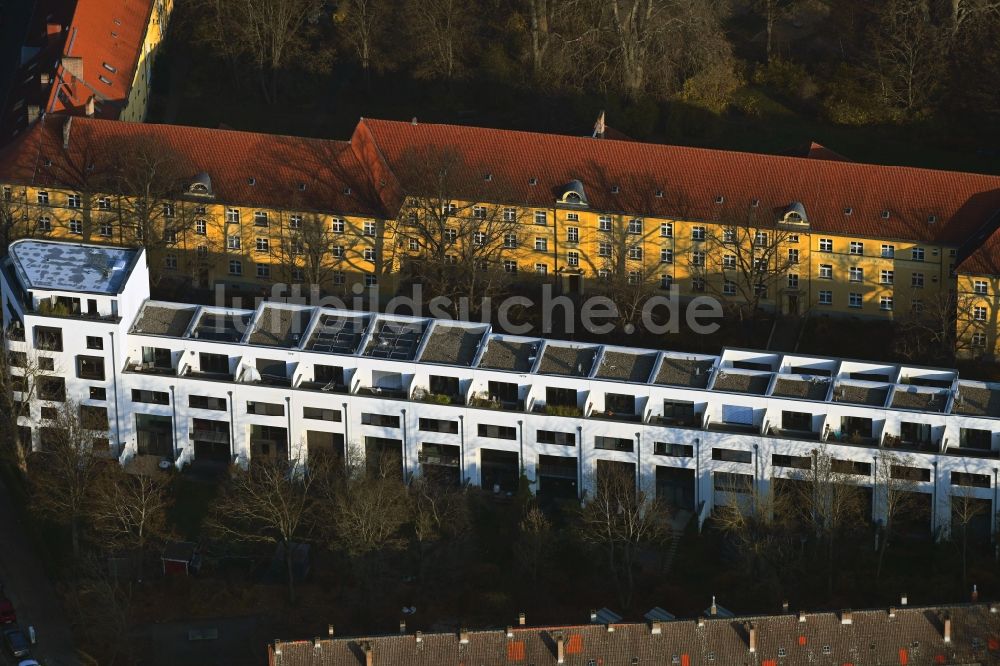 Berlin aus der Vogelperspektive: Mehrfamilienhaussiedlung Mendelstraße - Wolfshagener Straße - Stiftsweg im Ortsteil Pankow in Berlin, Deutschland