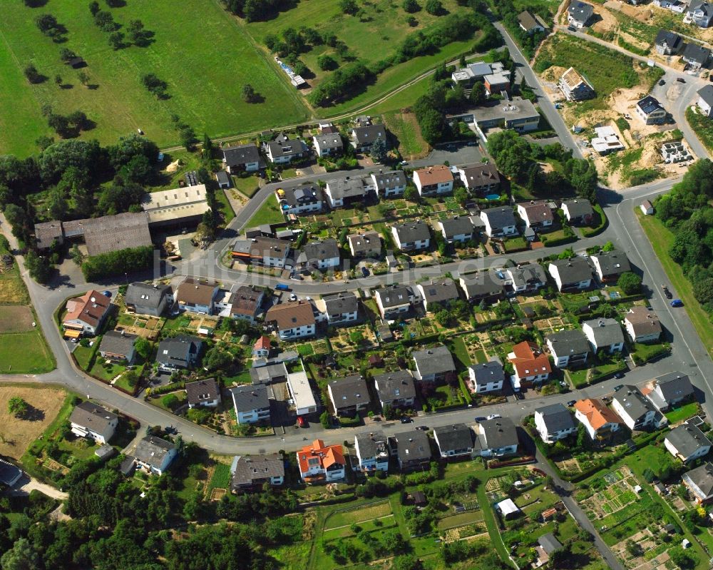 Niederbrechen aus der Vogelperspektive: Mehrfamilienhaussiedlung in Niederbrechen im Bundesland Hessen, Deutschland