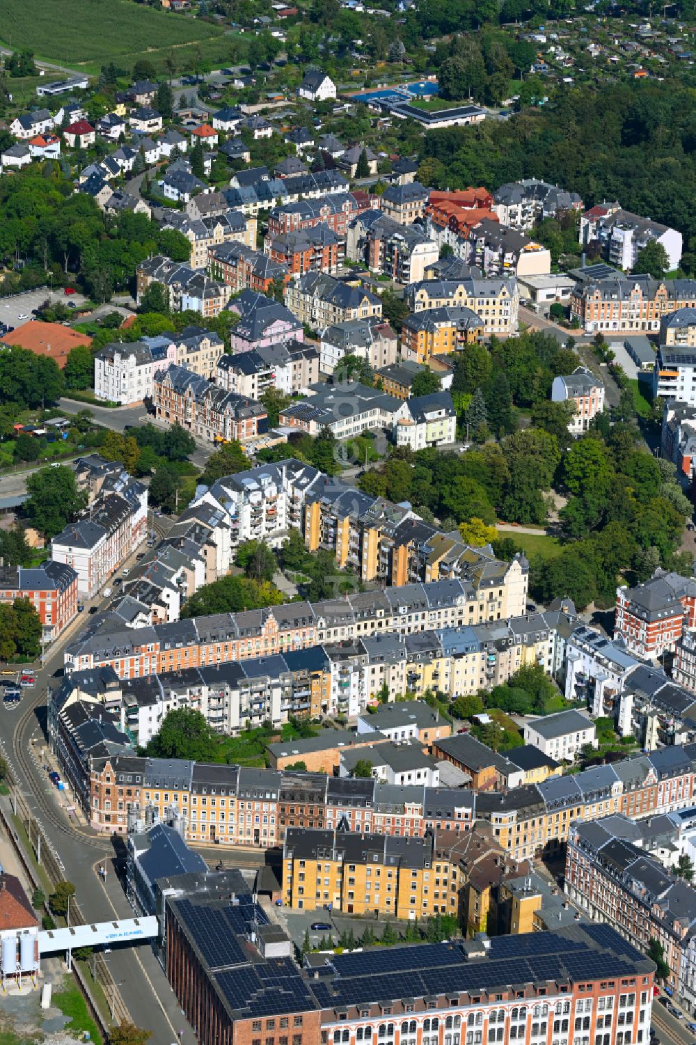 Luftaufnahme Plauen - Mehrfamilienhaussiedlung im Ortsteil Chrieschwitz in Plauen im Bundesland Sachsen, Deutschland