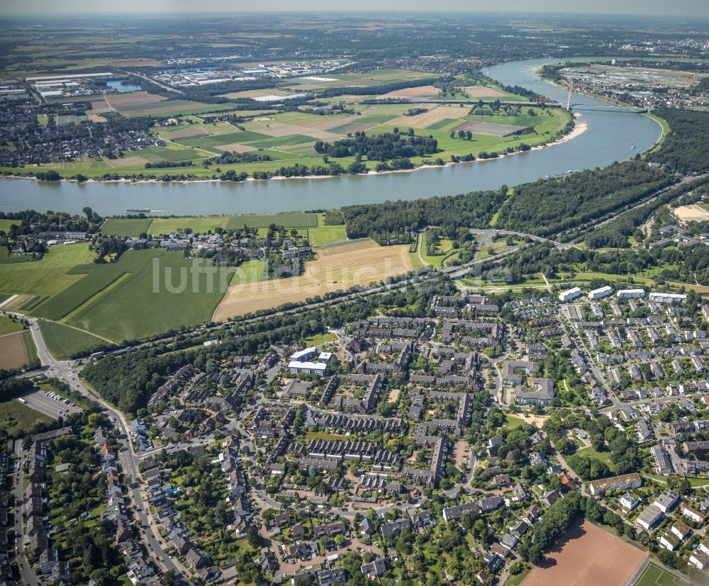 Düsseldorf von oben - Mehrfamilienhaussiedlung Otto-Hahn-Siedlung an der Otto-Hahn-Straße in Düsseldorf im Bundesland Nordrhein-Westfalen, Deutschland