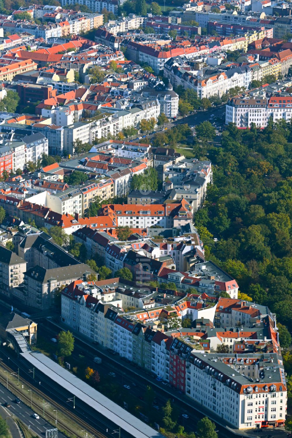 Luftaufnahme Berlin - Mehrfamilienhaussiedlung Riehlstraße - Wundtstraße in Berlin, Deutschland