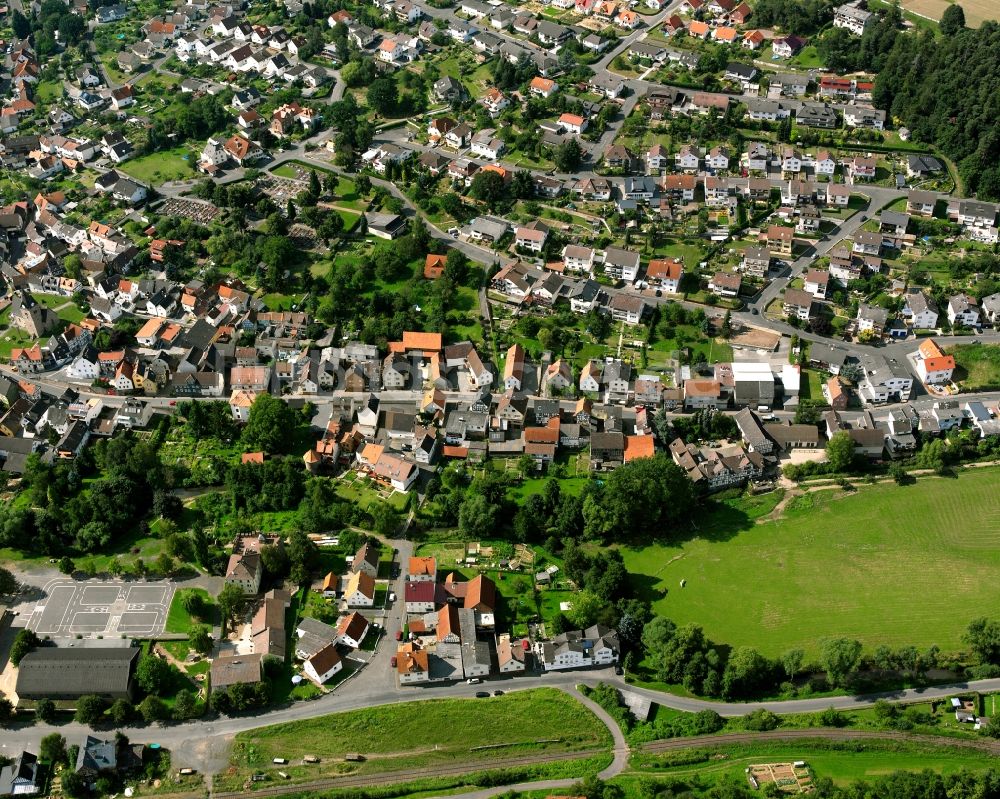 Treis von oben - Mehrfamilienhaussiedlung in Treis im Bundesland Hessen, Deutschland