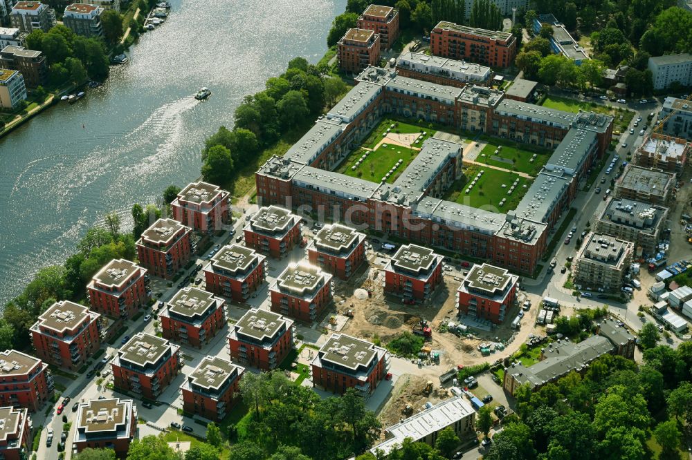 Luftbild Berlin - Mehrfamilienhaussiedlung Wasserstadt Spindlersfeld im Ortsteil Köpenick in Berlin, Deutschland