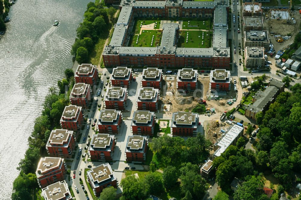 Luftaufnahme Berlin - Mehrfamilienhaussiedlung Wasserstadt Spindlersfeld im Ortsteil Köpenick in Berlin, Deutschland